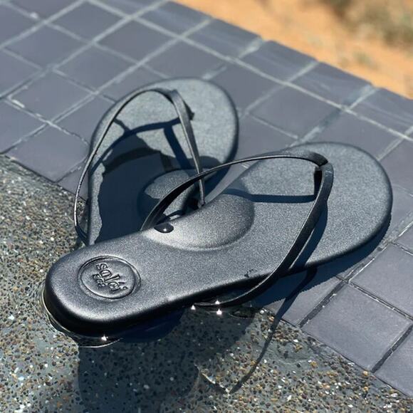 Solei Sea Womens Black Out Flip Flops Leather Round Toe Slip-On Black Size 7 NWT - Picture 1 of 7